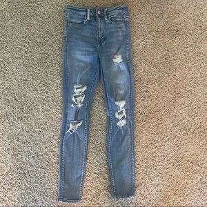 American Eagle Women's High-rise Light-wash Ripped Jegging